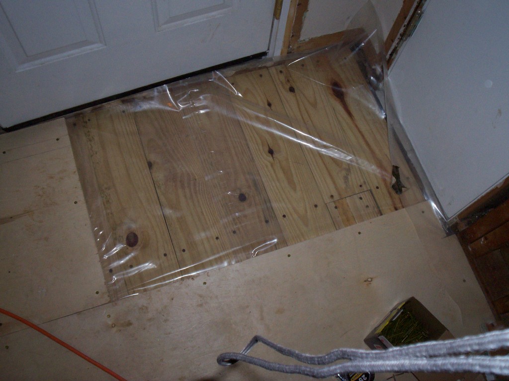 Demo Day and Subfloor Problems - Just Needs Paint (1024 x 768 Pixel)