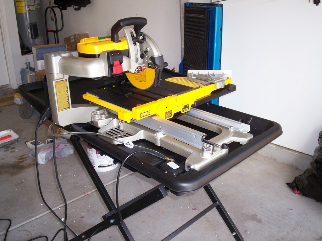 dewalt-d24000-review-wet-tile-saw-and-d24001-stand - Just Needs Paint